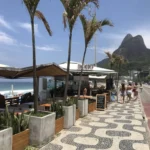 Decreto que proíbe música ao vivo, caixa de som e garrafas de vidro nos estabelecimentos das praias do Rio gera polêmica