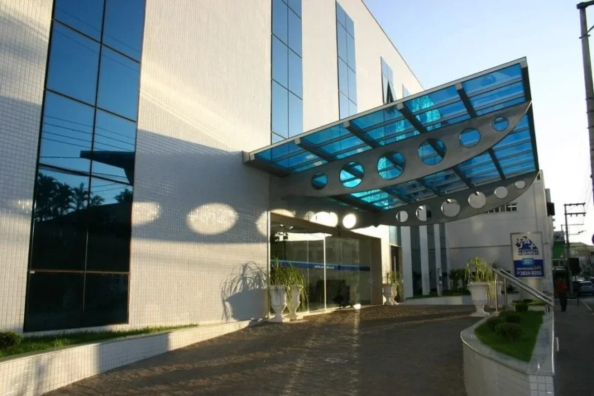 Idosa é internada em hospital de Itaperuna após introduzir cenoura na região genital