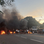 Manifestação na Tapera bloqueia BR-101 e causa transtornos no trânsito em Campos