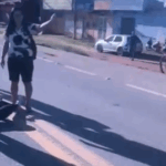Mulher fica ferida após cair de moto em Campos