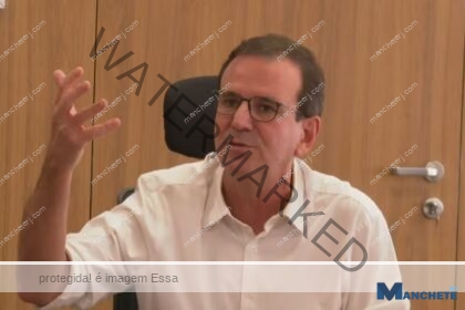Após repercussão negativa, Paes volta atrás e mantém garrafas de vidro, música ao vivo e nomes de barracas nas praias do Rio