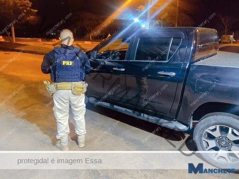 Caminhonete furtada no Rio de Janeiro é recuperada em Campos pela PRF; motorista foi preso