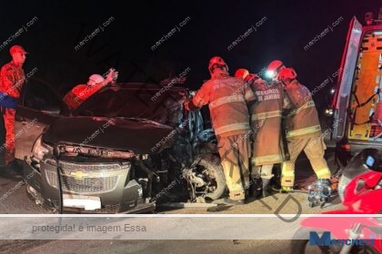 Acidente envolvendo carro, caminhão e moto deixa dois feridos em Campos
