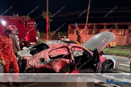 Jovem morre e três pessoas ficam feridas após carro capotar em Campos