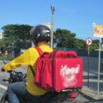 Venda de ‘bolsas bags’ usadas por motoboys de delivery passa a ser proibida no estado do Rio