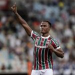 Fluminense encaminha venda de craque colombiano para o futebol inglês