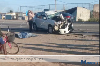 Acidente envolvendo carro e moto em Campos deixa homem morto e mulher em estado grave