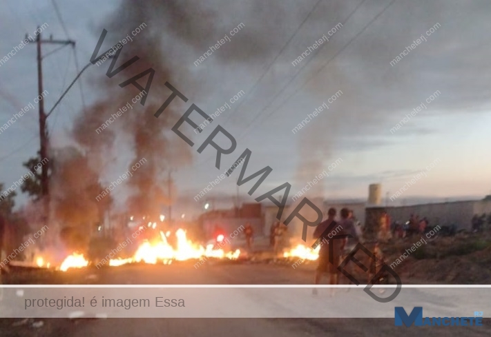 Moradores da Penha e Vila Manhães protestam contra paralisação de obras