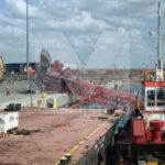 Guindaste que operava no Porto do Açu tomba e parte da estrutura cai no mar