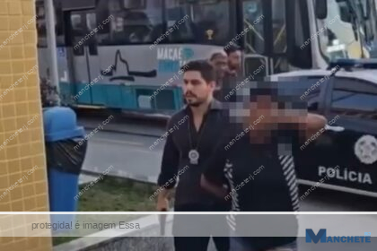 Moradora em situação de rua é presa após esfaquear companheiro em praça no Centro de Macaé
