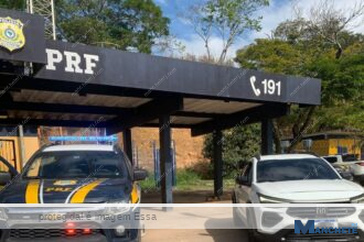 Carro roubado no Rio é recuperado pela PRF na BR-101, em Campos
