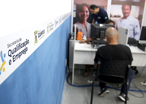 Campos oferece mais de 570 vagas de emprego nesta semana; saiba como se cadastrar