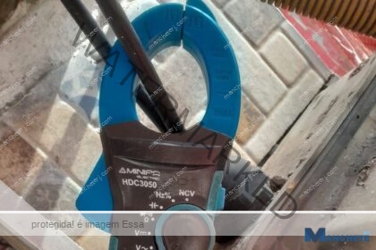 Operação da ENEL em Campos remove ‘gatos’ de energia em comércios e residências