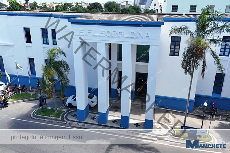 Prefeito de Campos sanciona lei que ajusta salário do Magistério ao Piso Nacional