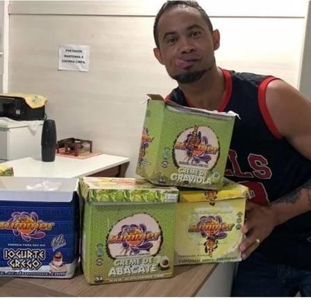 Ex-goleiro Bruno decreta a falência da sua loja de açaí em São Pedro da Aldeia