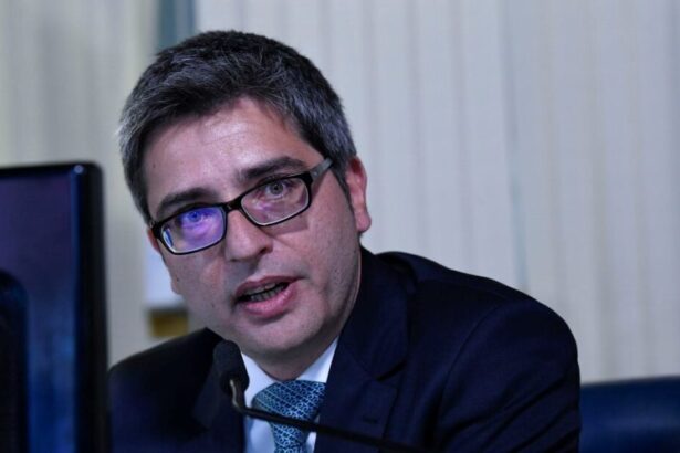 VÍDEO: Senador mais votado do Rio vota a favor do fim da escala 6×1, mas causa polêmica com declaração: “Preciso do porteiro no sábado”