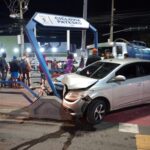 Carro invade ciclocia e atinge bicicleta em Campos