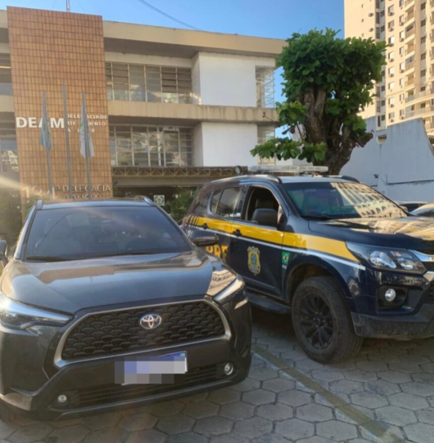 PRF prende dois e recupera veículo que havia sido roubado no Rio em Campos