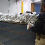 PRF prende homem e apreende 33kg de cocaína durante abordagem na BR-101