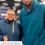 Astro da NBA curte férias em Cabo Frio e vira atração entre fãs