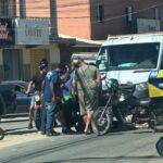 Motociclista é socorrido em estado grave após colisão com caminhão na Campos-Farol