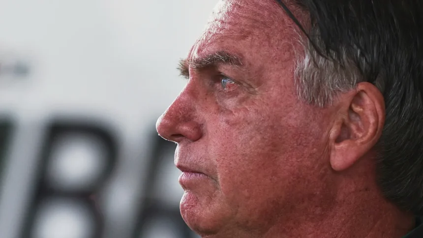 Laudo confirma câncer de pele em Bolsonaro; ex-presidente recebe alta após internação