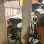 Motorista fica em estado grave após colidir com poste em Campos