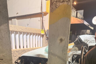 Motorista fica em estado grave após colidir com poste em Campos