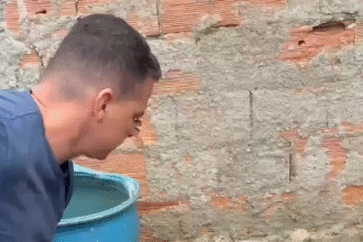 Polícia prende traficante e encontra mais de 600 saquinhos de drogas enterrados em tonel em Macaé