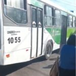 Ônibus de transporte público em Campos tem princípio de incêndio e passageiros precisam sair do coletivo