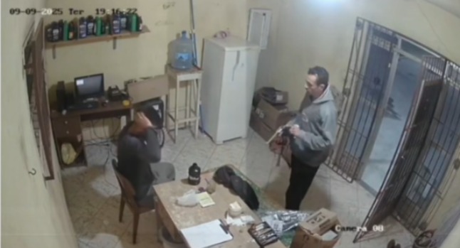 Criminoso armado rende funcionário de posto em SFI, rouba celular e R$ 400