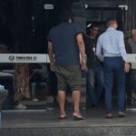 Motociclista que fugiu após atropelar e deixar homem em estado grave em Campos se apresenta na delegacia