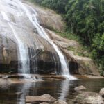 Mulher sofre queda em trilha e resgate vira a noite em Campos