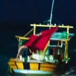 Barco naufraga após tripulante fugir da Marinha na praia do Açu