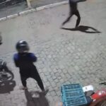 Homens armados invadem estabelecimento em Campos, assaltam comerciante cadeirante e fogem