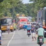 Acidente entre ônibus e moto em Campos deixa dois feridos; jovem foi socorrido em estado grave