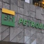 Petrobras reduz preço da gasolina em 4,9% para as distribuidoras a partir desta terça-feira