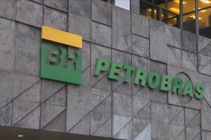 Petrobras reduz preço da gasolina em 4,9% para as distribuidoras a partir desta terça-feira
