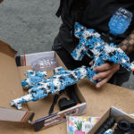 Sancionada lei que proíbe fabricar e vender armas de bolinha de gel no Estado do Rio