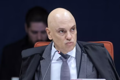 Moraes vota para rejeitar recursos e manter condenação de Bolsonaro a 27 anos de prisão