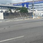 Caminhão bate e derruba muro de presídio feminino em Campos