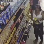 Mulher é flagrada furtando cinco pacotes de leite em pó dentro de supermercado em Campos