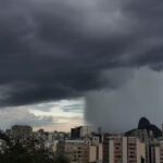 Inmet mantém alerta de perigo para tempestades que atingem todo Estado do Rio