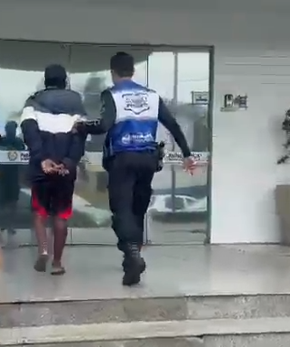 Homem que empinava moto é preso em Campos