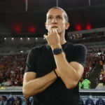 Após novela, Flamengo anuncia renovação do técnico Filipe Luís