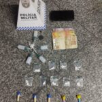 Homem é preso com droga, dinheiro e celular em Campos