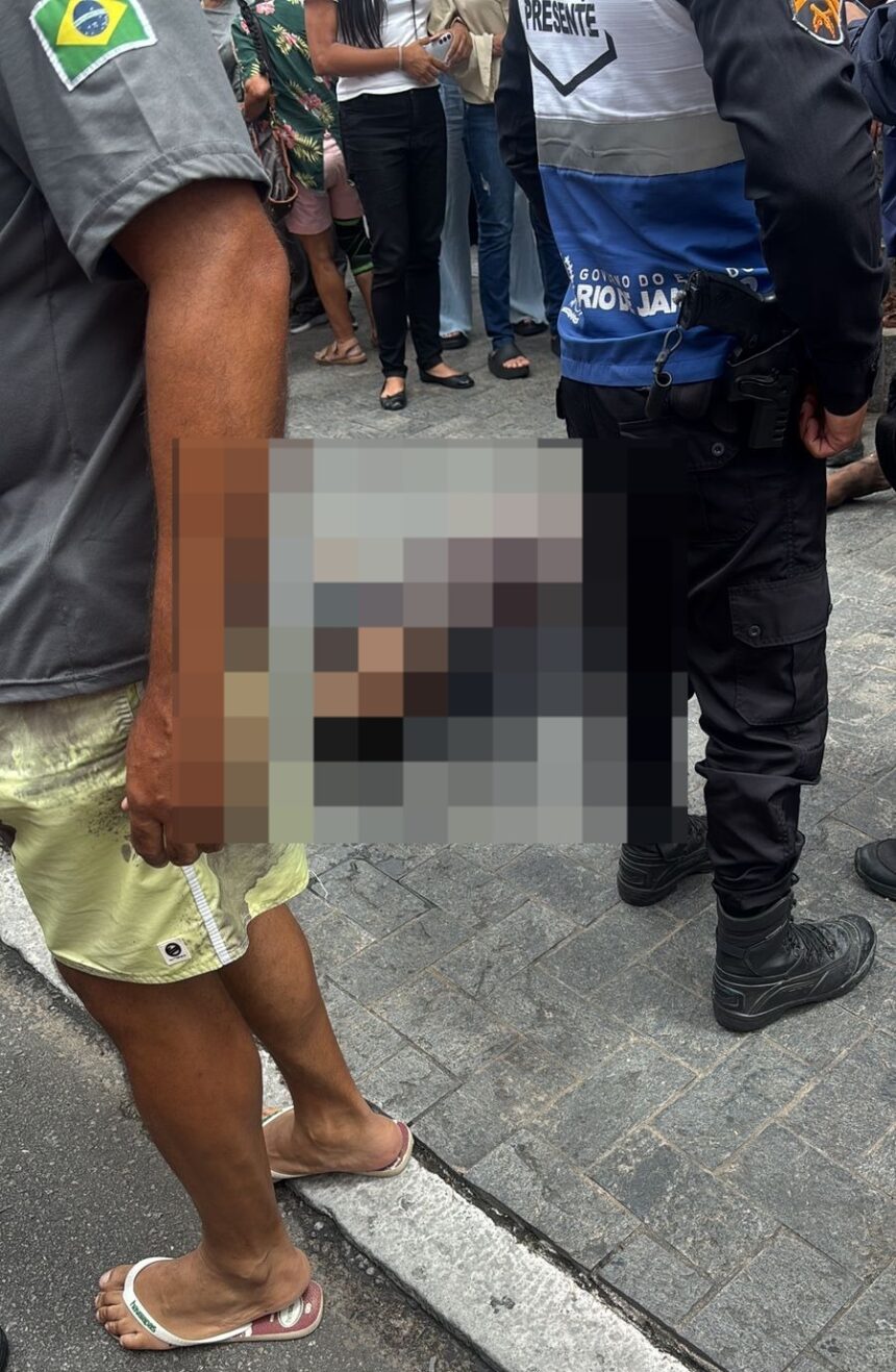 Morador em situação de rua quebra carros, ataca PM e acaba morto na Pelinca Morador em situação de rua quebra carros, ataca PM e acaba morto na Pelinca