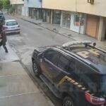 Vídeo mostra Polícia Federal entrando na casa de empresário alvo de operação contra ‘esquema de bets’ em São Fidélis