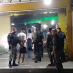 Homens são presos após serem flagrados usando drogas em via pública de Macaé