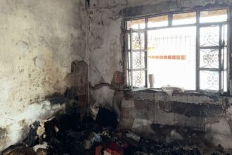 Cestas básicas, águas e colchonetes: família que morava em casa que pegou fogo recebe auxílio e é incluída no ‘Aluguel Social’